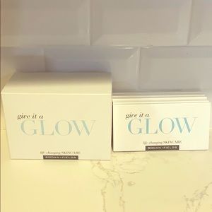 Rodan + Fields give it a glow samples